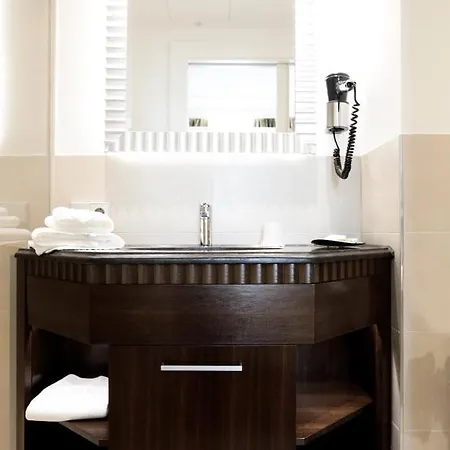 克莱纳玫瑰园酒店 酒店