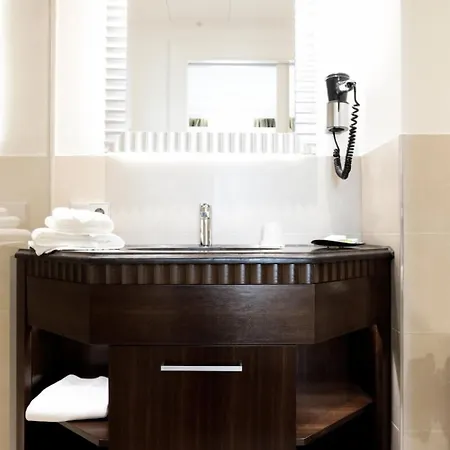 克莱纳玫瑰园酒店 酒店 4*